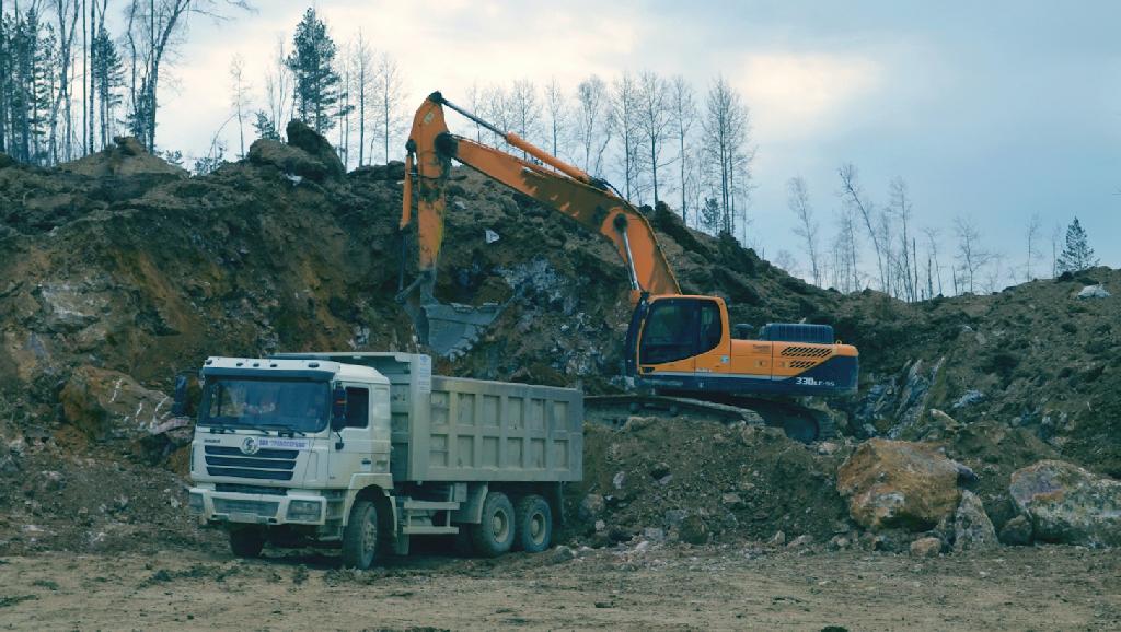 Выработавший ресурс гидравлический экскаватор заменили новым, стоимостью около 17,5 млн рублей.