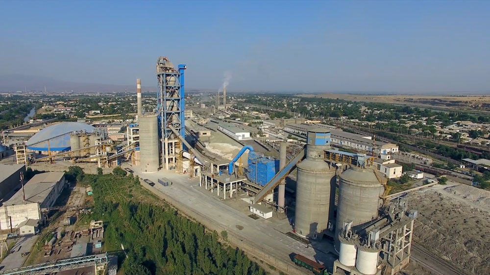 АО «Бекабадцемент», часть холдинга United Cement Group, стал партнером стратегически важного проекта по строительству международного транспортного коридора, соединяющего Узбекистан и Казахстан.
