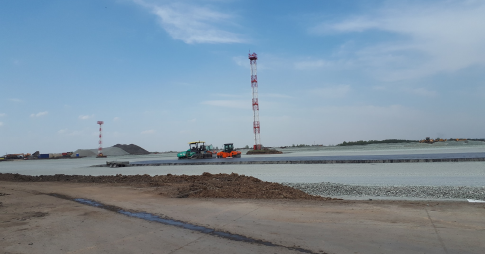 Устройство взлетно-посадочной полосы второго терминала аэропорта Баландино