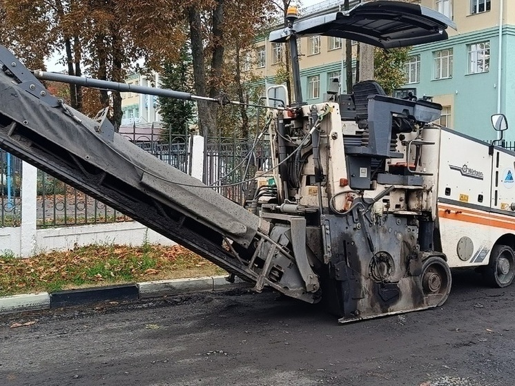 Завод в Амвросиевке предлагает внедрить использование цемента при строительстве дорог