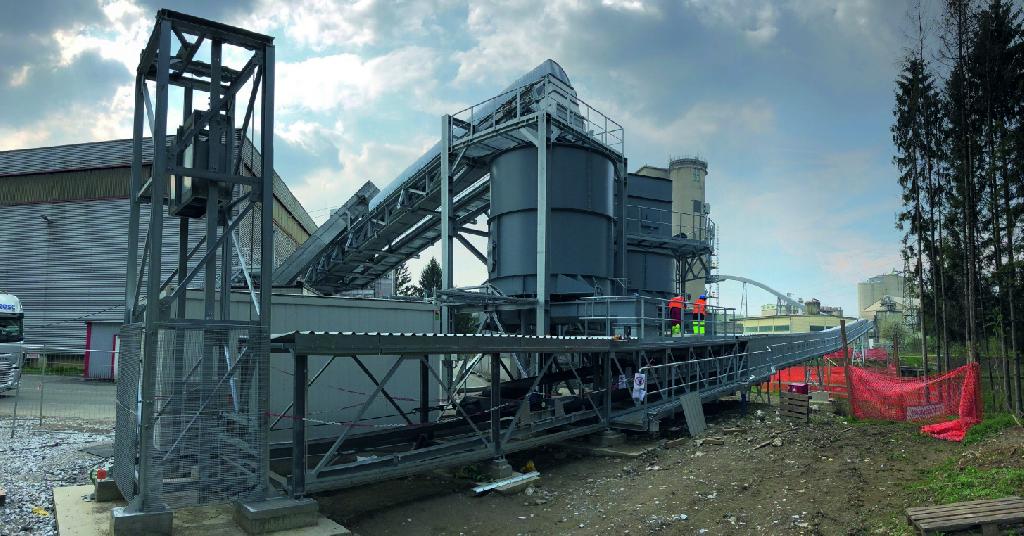Для точного дозирования разнообразных материалов BEUMER Group разработала шнековый весовой дозатор с автоматической калибровкой