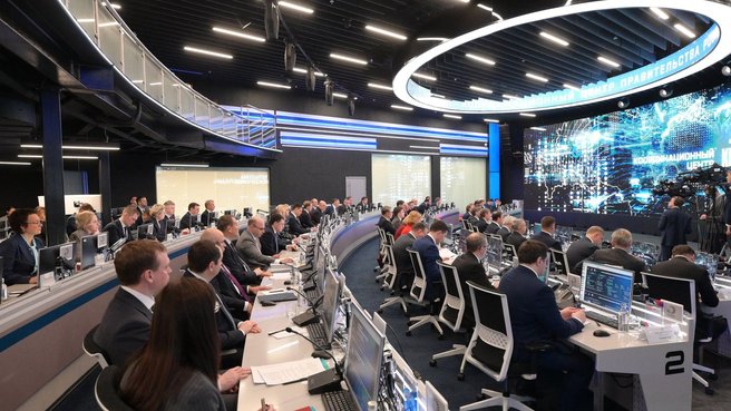 Михаил Мишустин провел стратегическую сессию по вопросам повышения производительности труда
