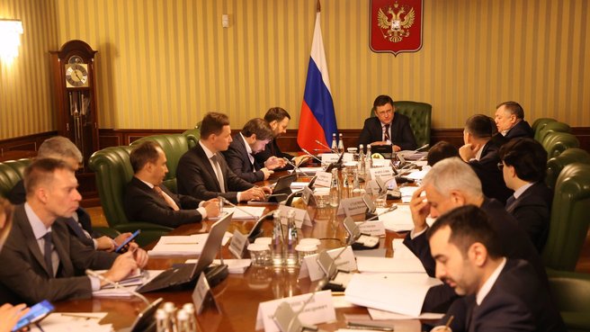 Зампредседателя Правительства России Александр Новак поручил подготовить предложения по поддержке жилищного строительства и производства стройматериалов