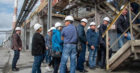 topkinskiy-zavod-obsudil-investproekty-obemom-2-mlrd-rubley-s-potrebitelyami-tsementa
