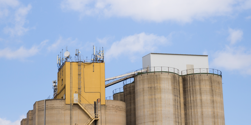 На цементном заводе Holcim начато строительство мембранной установки улавливания и хранения CO₂ 