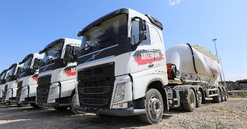 zavody-akkermann-cement-poluchili-novye-bochki-tsementovozy-dlya-dostavki-produktsii