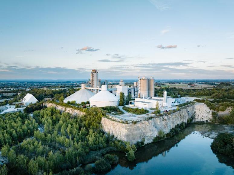 Heidelberg Materials построит первый цементный завод с нулевыми выбросами CO₂ в Германии 