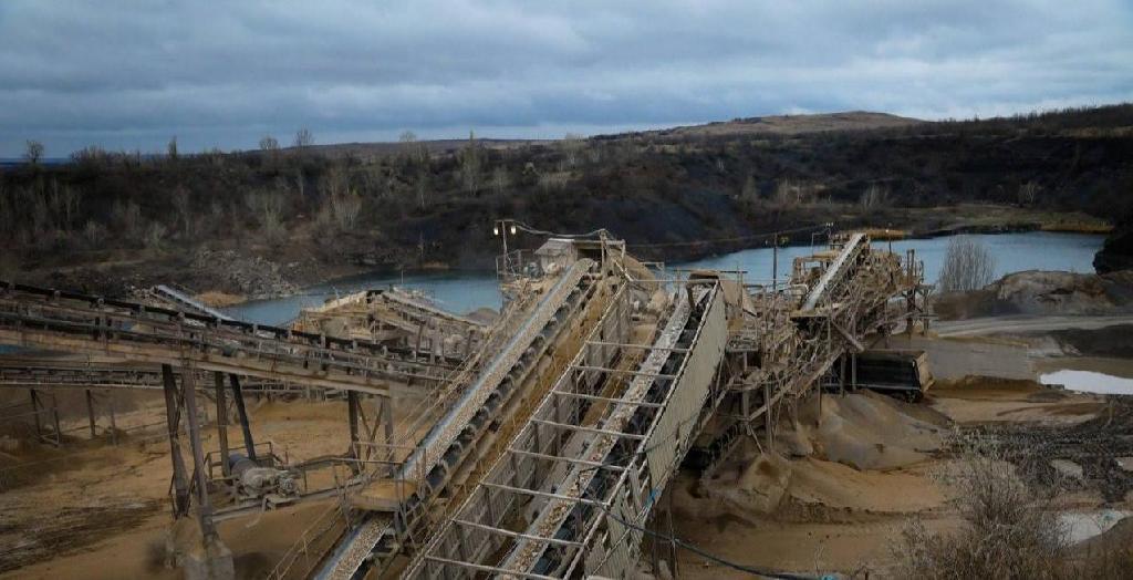 Успенский карьер в ЛНР увеличил добычу щебня до 600 тыс. тонн благодаря СЭЗ
