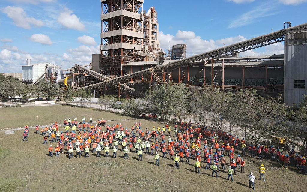 Компания CEMEX объявила о планах повышения мощности и возобновления эксплуатации второй производственной линии на заводе San Pedro Macoris, главном цементном предприятии компании в Доминиканской Республике. 