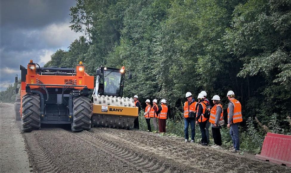 ЦЕМРОС показал экспертам-дорожникам экспериментальный метод дорожного ремонта
