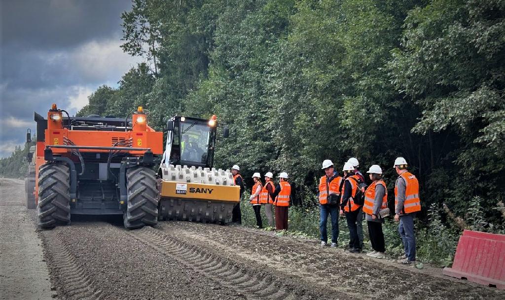 ЦЕМРОС показал экспертам-дорожникам экспериментальный метод дорожного ремонта