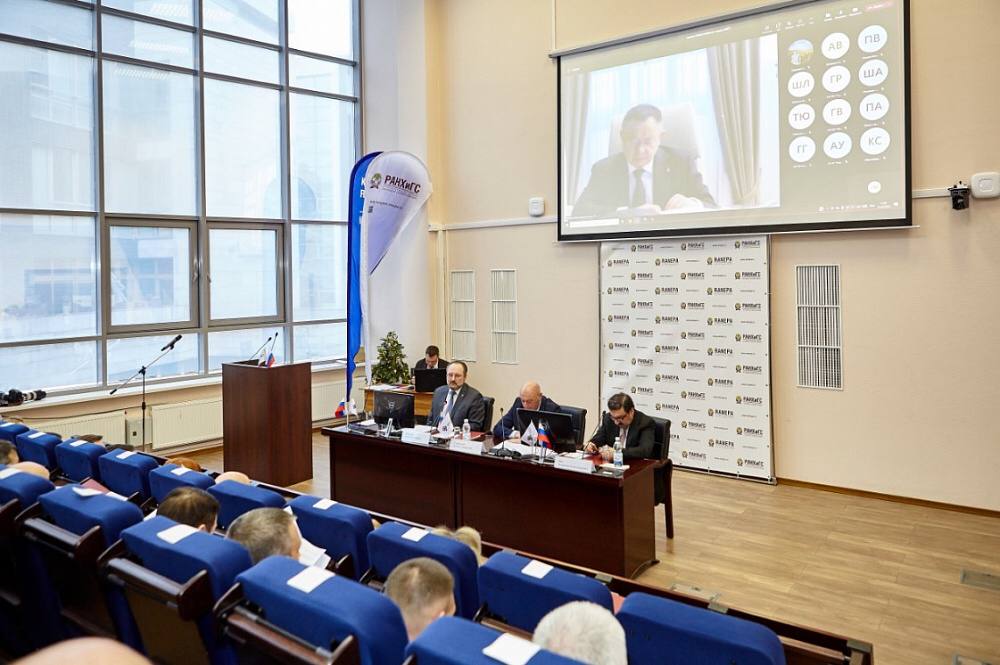 Министр строительства и ЖКХ РФ Ирек Файзуллин принял участие в годовом общем собрании членов Ассоциации экспертиз строительных проектов (АЭСП), которое объединило специалистов по проведению экспертизы проектной документации по всей стране.