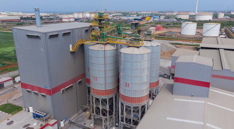 Инвестиционные компании IFU и Norfund инвестировали $ 27,9 млн в Continental Blue Investments Ghana (CBI), производителя цемента в Гане, который управляет заводом мощностью 550 000 тонн в год вблизи Аккры, на юге Ганы.