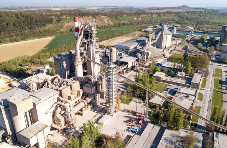 Совместно с австралийской технологической компанией Calix и европейским консорциумом HeidelbergCement приступит к строительству демонстрационного комплекса, интегрированного в завод HeidelbergCement в Ганновере. Установка будет способна улавливать 20% выбросов CO2 цементного завода, что соответствует примерно 100 000 тоннам CO2 в год. 
