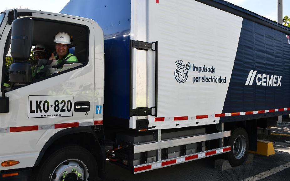 Cemex начал внедрять на предприятиях Колумбии грузовики, работающие на электричестве и газе 