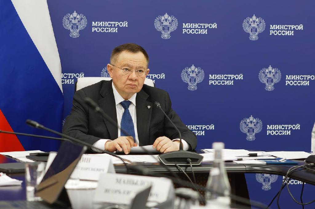 Министр строительства и ЖКХ РФ Ирек Файзуллин выступил с докладом на заседании Президиума Государственного Совета Российской Федерации под председательством Президента РФ Владимира Путина, посвященном Стратегии развития строительной отрасли и жилищно-коммунального хозяйства Российской Федерации до 2030 года с прогнозом на период до 2035 года.