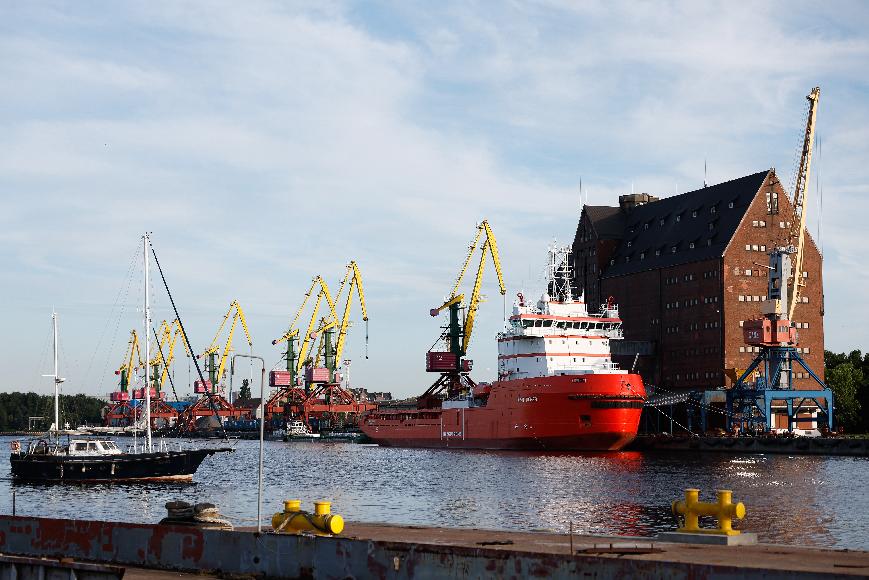 На субсидирование морских грузоперевозок в Крым в 2024 году выделят 6 млрд рублей