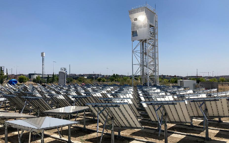CEMEX и Synhelion объявили об успешном производстве первого в мире клинкера, источником тепла при производстве которого служила только солнечная энергия. Это стало значительным шагом на пути к созданию цементных заводов, полностью работающих на солнечной энергии.