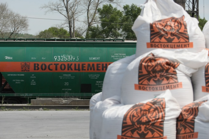 1 апреля ― впервые с прошлого года ― Востокцемент в плановом порядке повысит цены на цемент в среднем на 5 %. Строительные компании ― основные потребители цемента ― были уведомлены о предстоящем увеличении стоимости заранее.