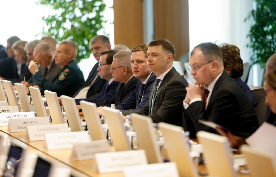 Денис Мантуров провёл заседание госкомиссии по противодействию незаконному обороту промышленной продукции