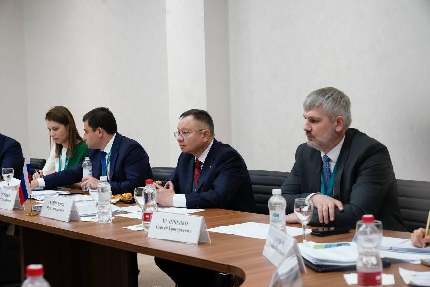 В рамках XVI Международного экономического форума «Россия — Исламский мир: KazanForum» состоялась встреча Главы Минстроя России Ирека Файзуллина и Министра строительства и ЖКХ Узбекистана Шерзода Хидоятова