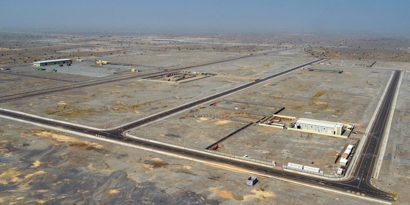 Khazaen Economic City подписал соглашение с международной инвестиционной компанией Al Janabi о строительстве завода по производству цемента на сумму 2 млн. оманских риалов на первом этапе. 