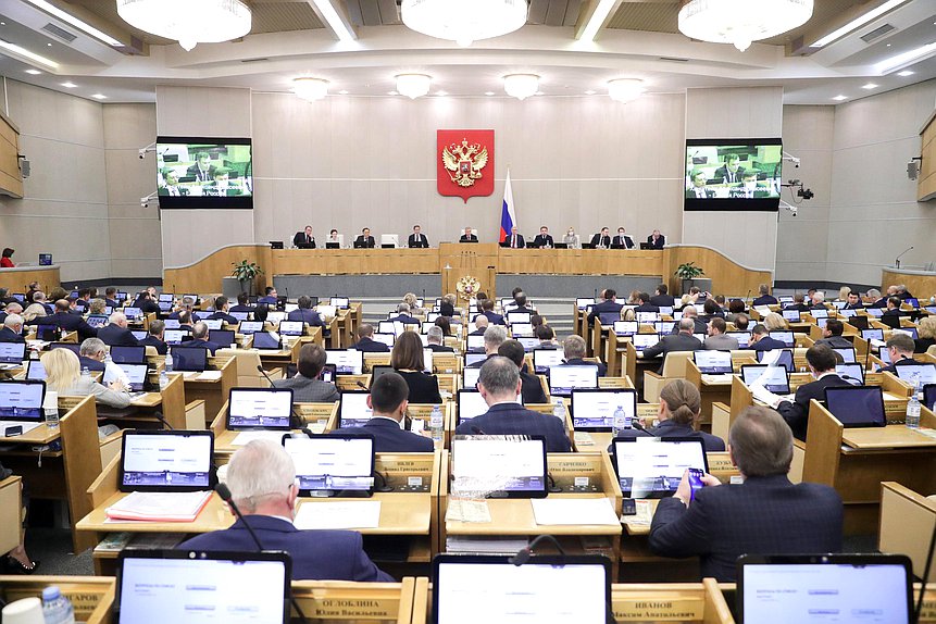 Статс-секретарь - заместитель Министра строительства и ЖКХ РФ Светлана Иванова выступила на пленарном заседании Государственной Думы Российской Федерации и ответила на вопросы депутатов. На заседании был принят Федеральный закон «О внесении изменений в отдельные законодательные акты Российской Федерации», разработанный в целях защиты национальных интересов Российской Федерации в изменяющихся социально-экономических условиях. Закон также одобрен Советом Федерации ФС РФ.