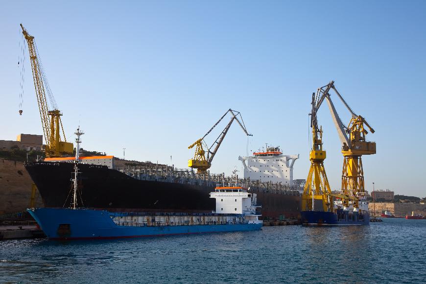 Поставка гранитного и высокопрочного щебня водным транспортом в августе 2026 года