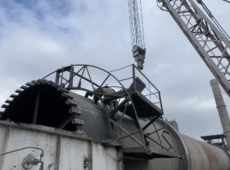 Кавказцемент, один из крупнейших производителей цемента на Юге России, модернизировал печную линию и усовершенствовал работу вращающейся печи №2.  Также в рамках курса на импортозамещение предприятию удалось заменить плиты иностранного производства на российские. Инвестиции в проект составили порядка 100 млн рублей. 
